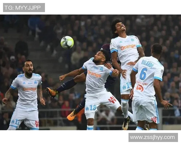 德黑兰球队迎战迪拜阿赫利展开激烈较量争夺亚洲足球荣耀